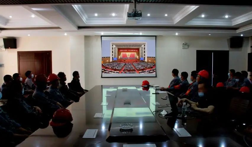 學(xué)習(xí)二十大、永遠(yuǎn)跟黨走、奮進(jìn)新征程！楚勝集團(tuán)組織全體