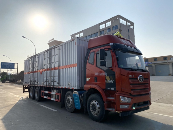 楚勝牌CSC5321XRYC6易燃液體廂式運輸車