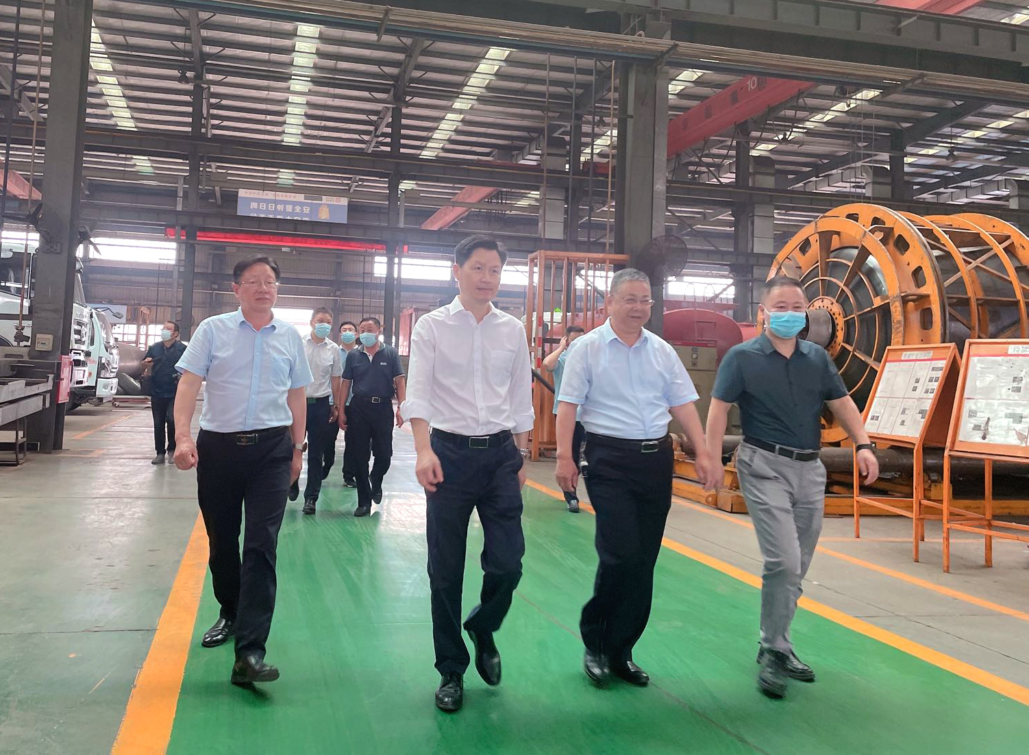 市委常委、常務(wù)副市長(zhǎng)甘國(guó)棟一行蒞臨楚勝汽車集團(tuán)調(diào)研